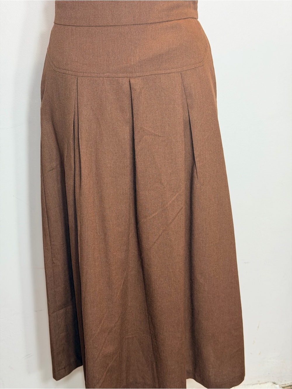 Brown Pleated A-Line Midi Skirt with Side Pockets